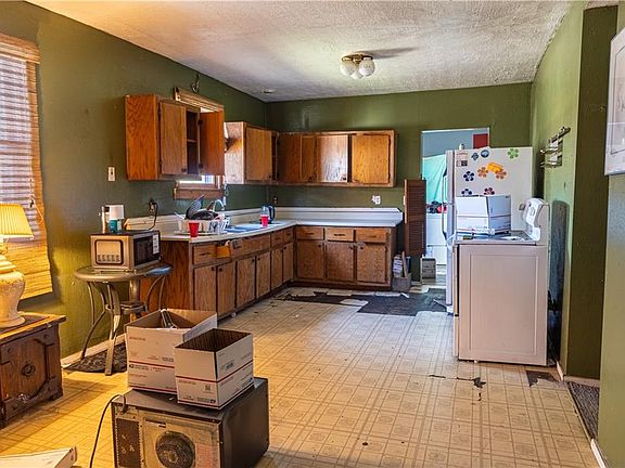 5th image of 1506 N Grand St
