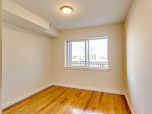 4th image of 2822 Astoria Blvd #5