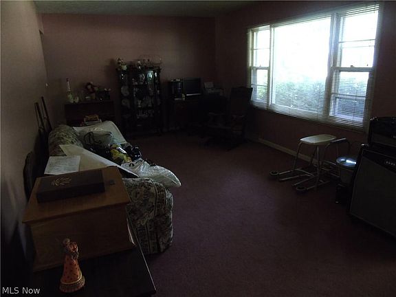 5th image of 275 Marion Ave