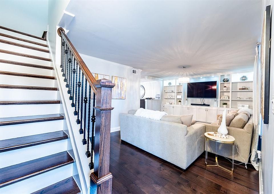 1st image of 1005 Brighton Point