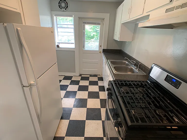 1684 Valley Ave — Photo 31