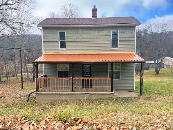 975 Robley St, Grafton, WV 26354