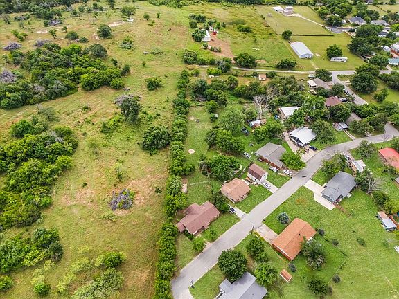 5th image of 110 Lora Ln