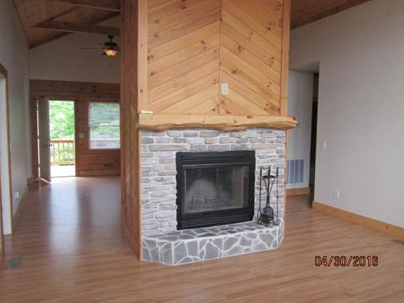 2nd image of 1277 Martins Glen Ln