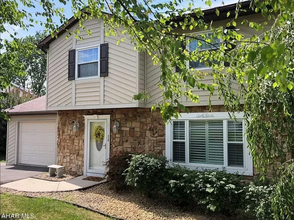 806 Peachdale Ln, Duncansville, PA 16635