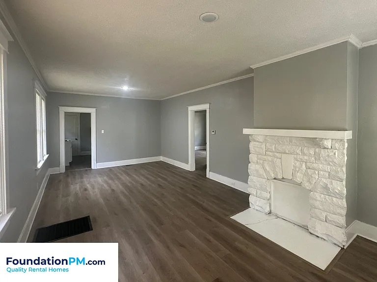 1041 Rosewood Ave — Photo 7