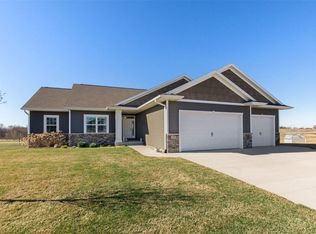 1383 Hunters Field Ln, Marion, IA 52302