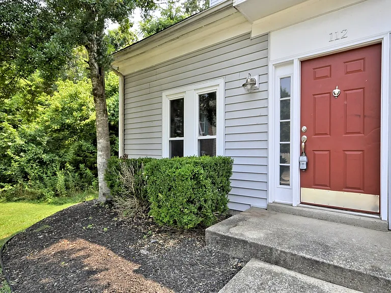 112 Azalea Ct — Photo 1