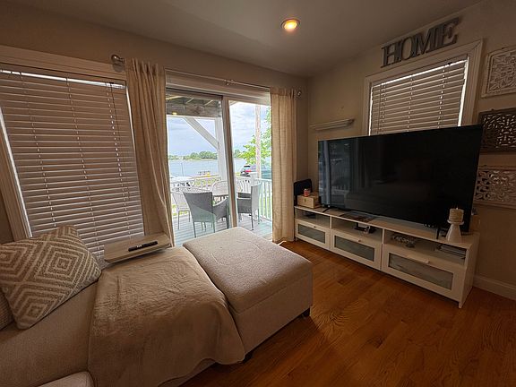 4th image of 51 Avalon Ave #51