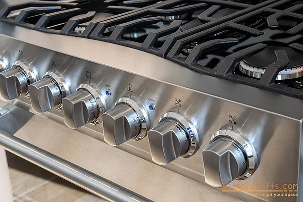 Sold by aptsandlofts.com | media 44