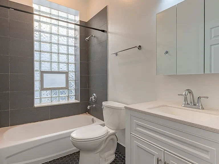 1620 W Warren Blvd #2F — Photo 14