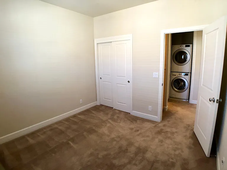 2113 Samaritan Dr — Photo 16
