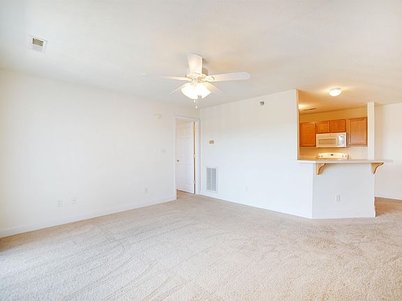 5th image of 800 Wyndhurst Dr APT 18