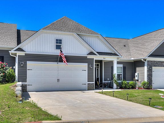 2nd image of 984 Manitou Cir