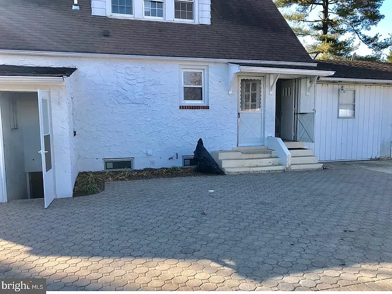 902 Hughes Dr #2 — Photo 7