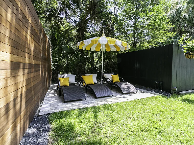2262 Ion Ave — Photo 6