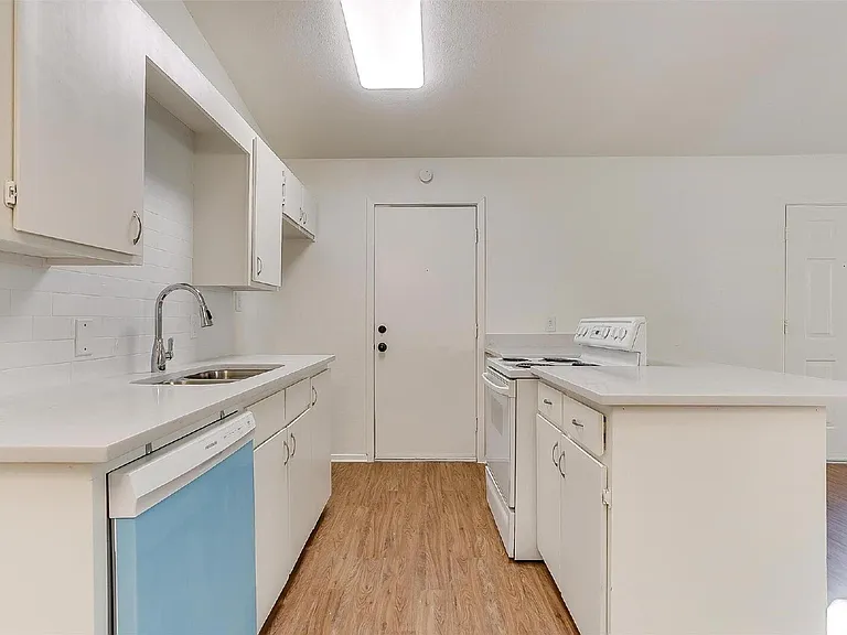 1824 Fairmount Ave — Photo 8