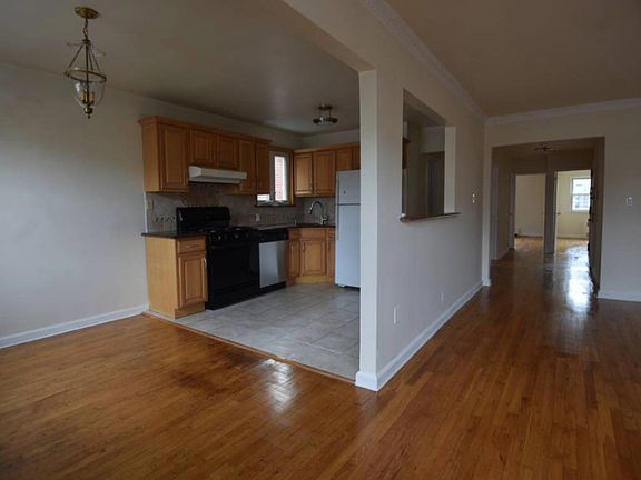 3rd image of 23-17 28th St #2