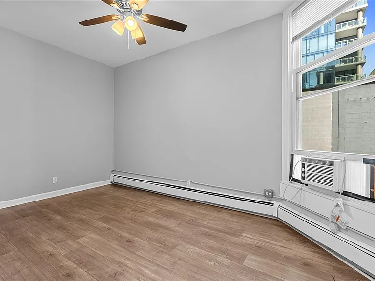 1133 N State St #4D — Photo 14