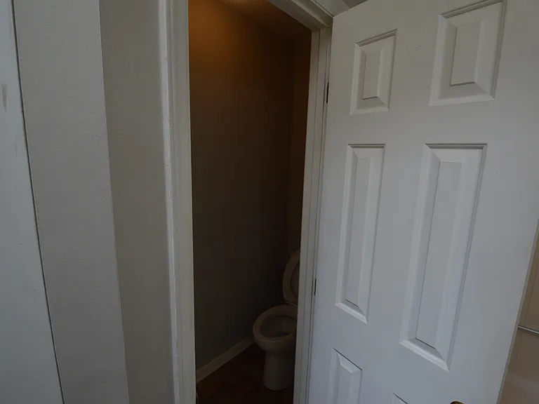 1214 Deptford Ct — Photo 16