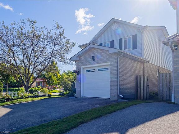 3rd image of 588 Drummerhill Cres
