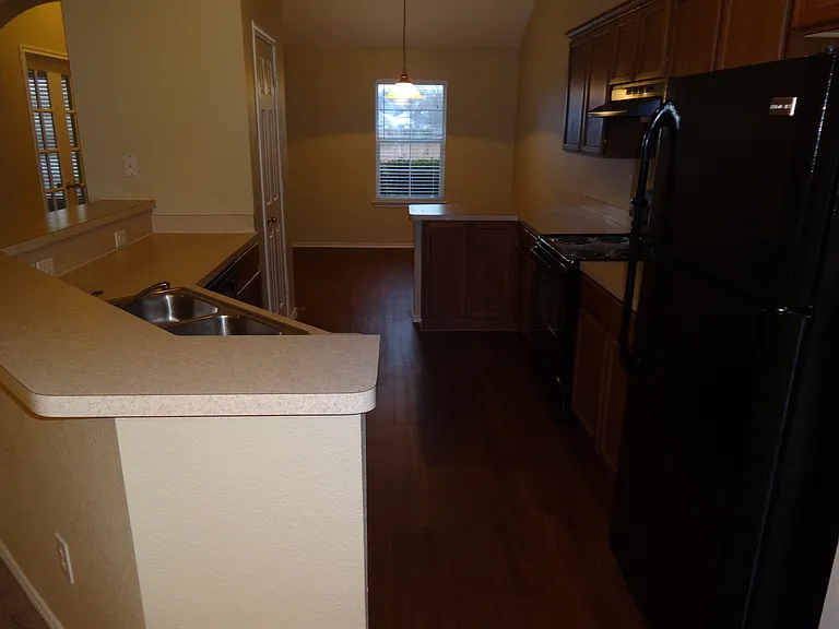 313 Woodridge Dr — Photo 3