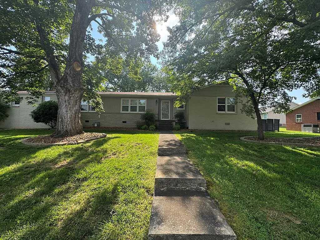 Primary Photo - 145 S Maple Ave