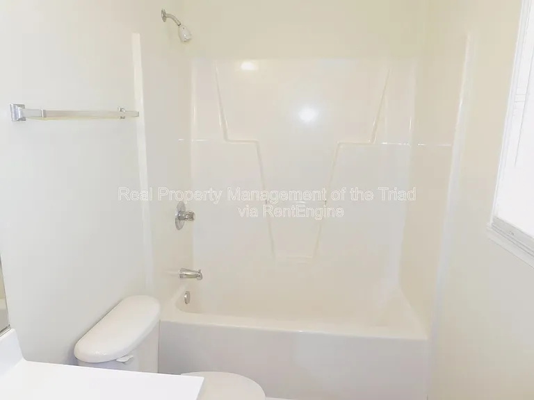 1856 Oakhurst Park Ln — Photo 8