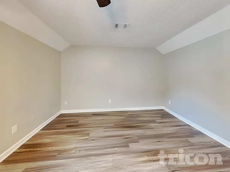 605 Tramore Ct — Photo 7