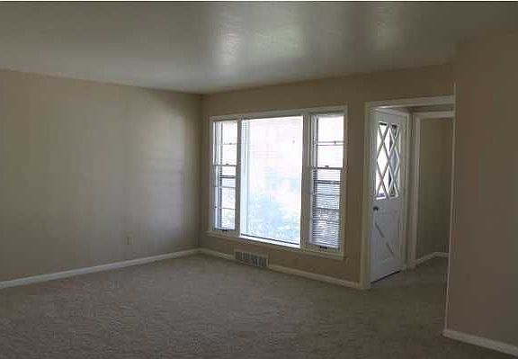 LIVING ROOM WINDOW ALLOWS PLENTY OF NATURAL LIGHTING