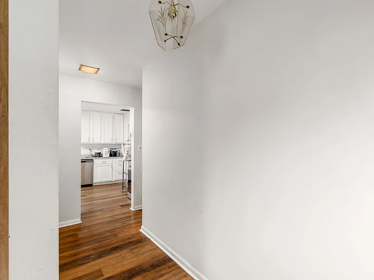 2349 Beverly Pl — Photo 18