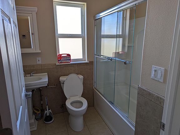 4th image of 10030 Orange Ave Room 3