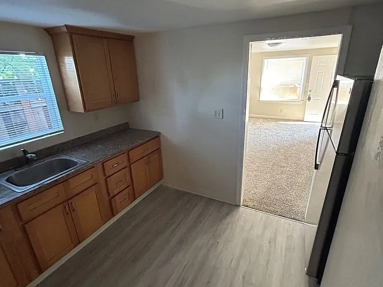 341 Menker Ave — Photo 4