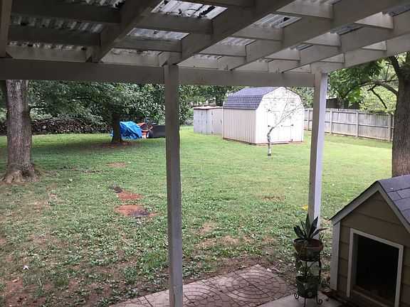 3rd image of 717 Stewart Valley Dr