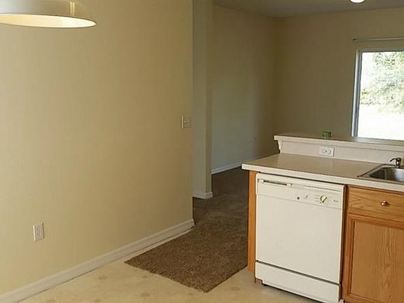 5th image of 1160 Roan Ct