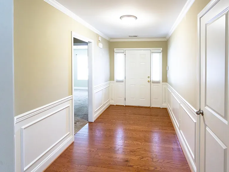 4719 Sweetwater Dr — Photo 2