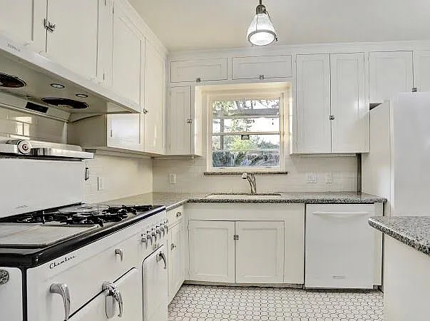 1652 Vassar St — Photo 11