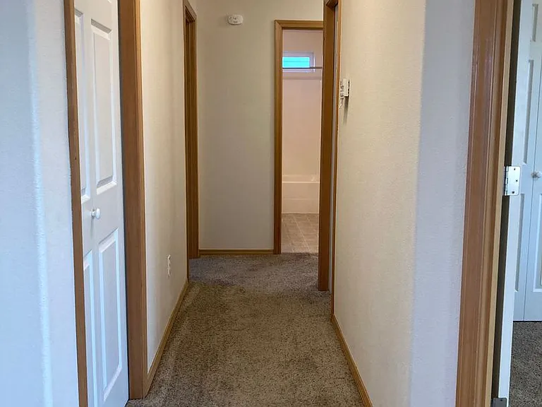 142 Berkshire Ln — Photo 10
