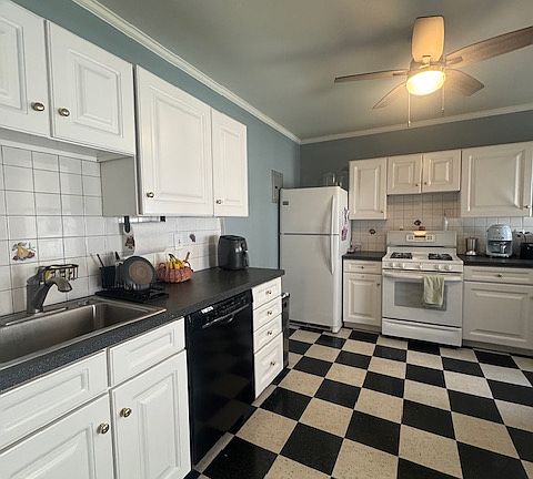 3rd image of 20 Chiswick Rd #5