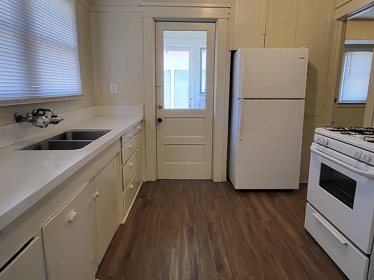 230 W Palm Ave — Photo 6