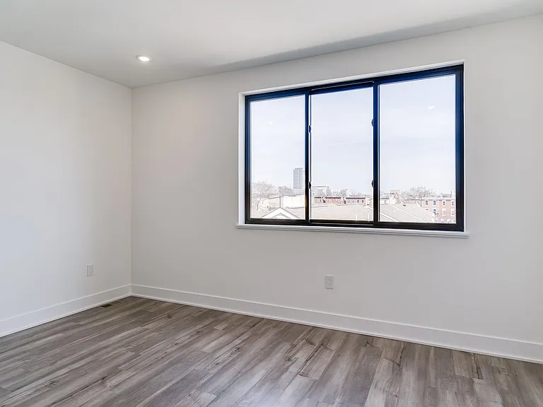 Brand New Luxury Townhouses — Photo 7
