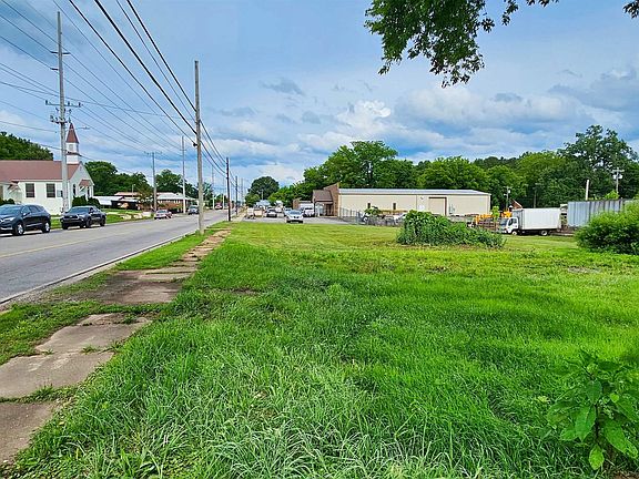 4th image of E Willow St