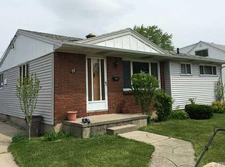 37 Hillcrest Dr, Amherst, NY 14226