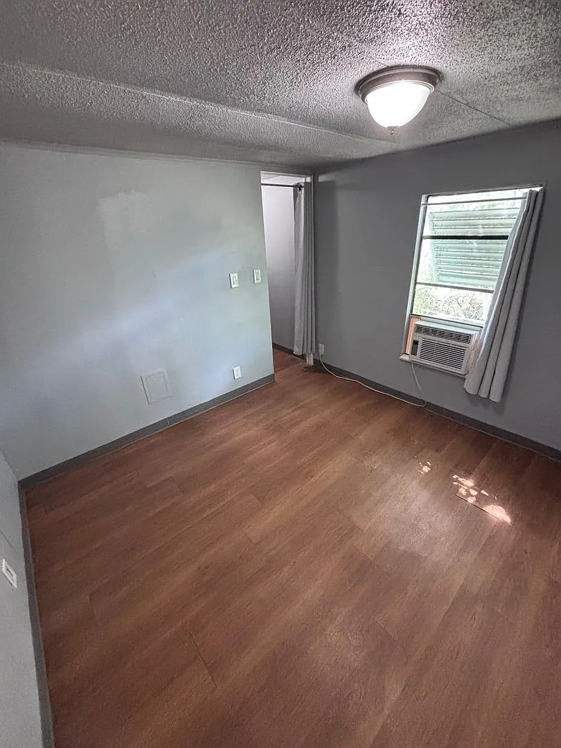 All Ages Accepted - 3 bedroom 1 bath in Fair Lane — Photo 4