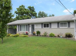 2400 Mickey Dr, High Ridge, MO 63049