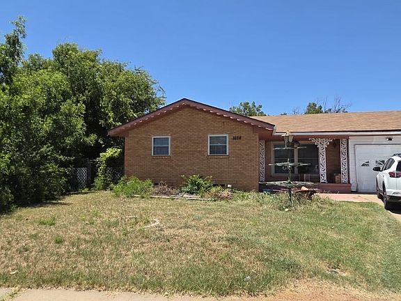 3rd image of 1624 Andrews Dr