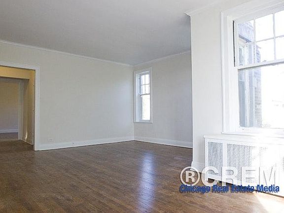2nd image of 1376 W Greenleaf Ave #3