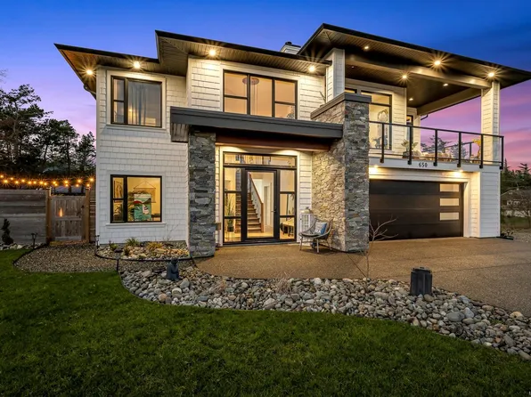 650 Lazo Rd, Comox Valley, BC V9M 3V4