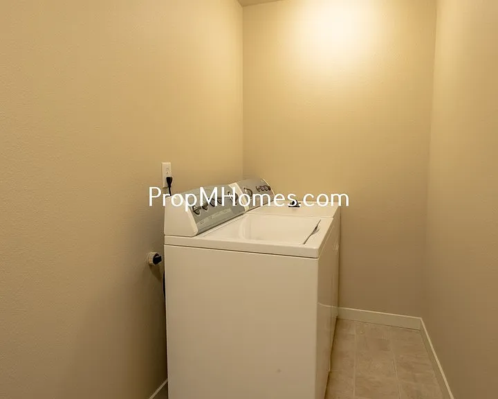 259 N Cedar St — Photo 15