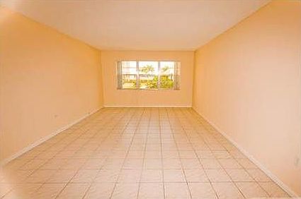 3rd image of 1502 S Lakeside Dr APT 106N